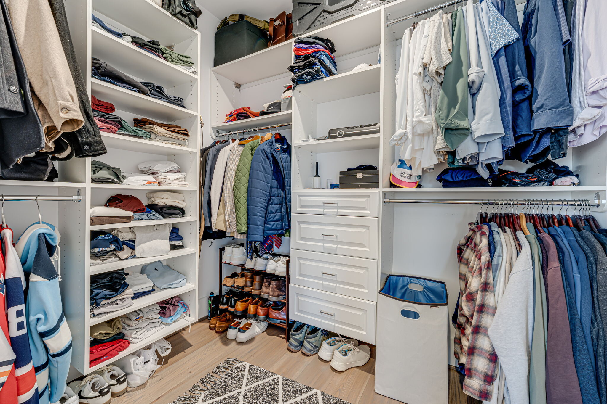 Walk-in Closet - 3725 Glenmoor Reserve Ln