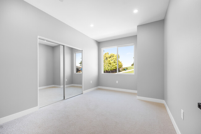 Building Photo - 182 S 66th St