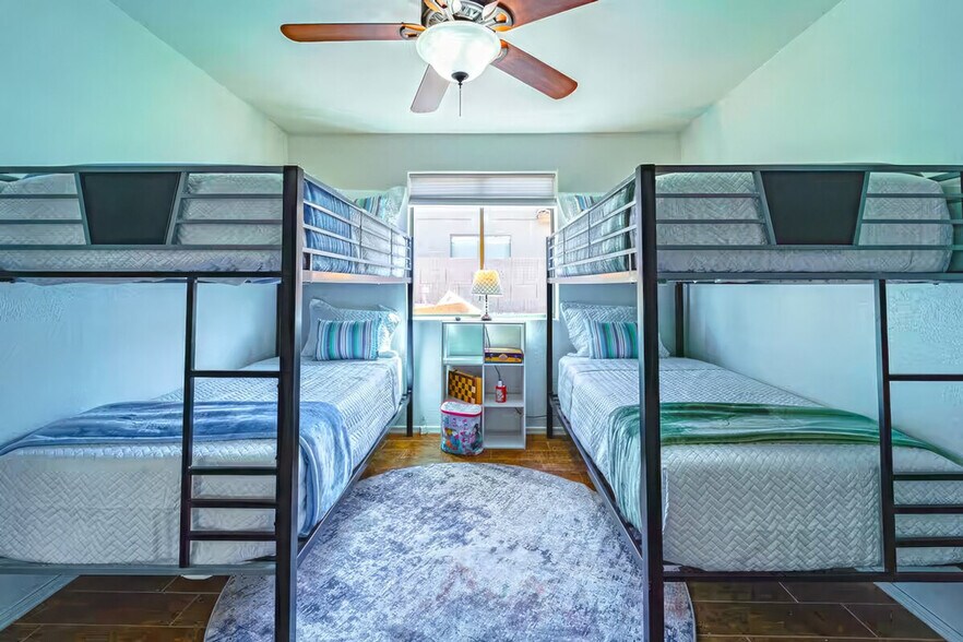 Building Photo - 1546 N Desert Willow St