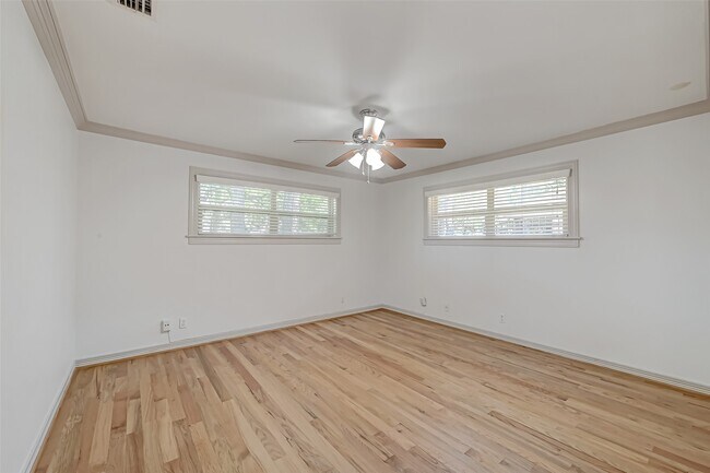 Building Photo - 5611 Briarbend Dr