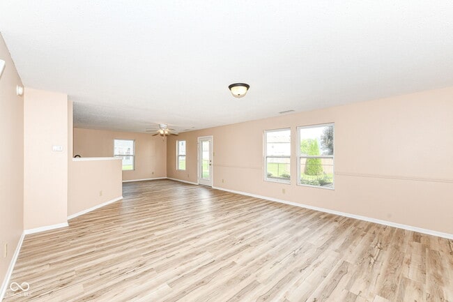 Building Photo - 1155 Redwood Dr