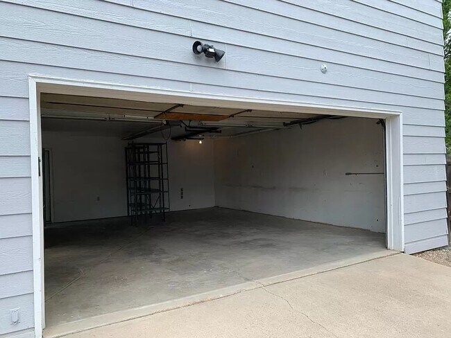 Building Photo - 1526 Whedbee St