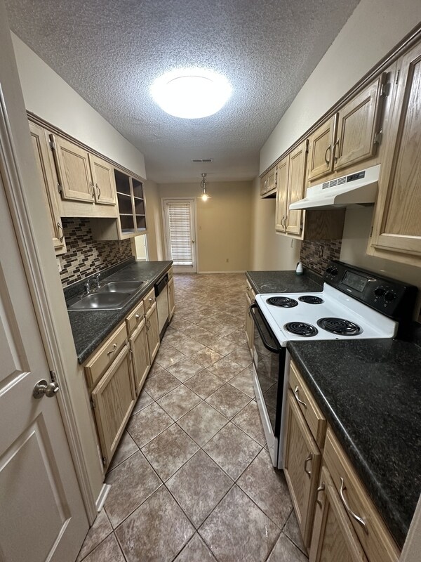 Building Photo - 1706 Sorghum Mill Dr