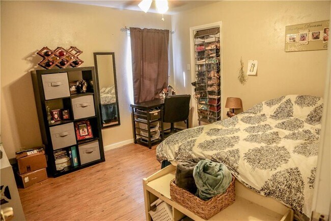 Building Photo - 1708 E 17th St