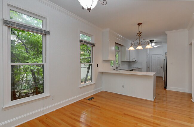Building Photo - 801 Brightwood Ln