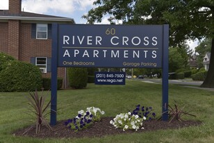 Building Photo - River Cross Apartments