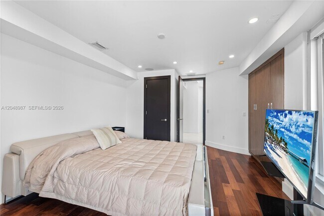 Building Photo - 3344 NE 167th St