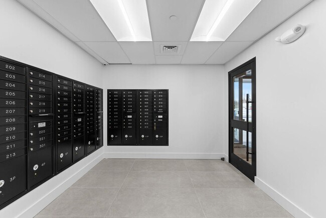 Building Photo - Upscale 1BR Apt in Burlington - 5th Floor ...