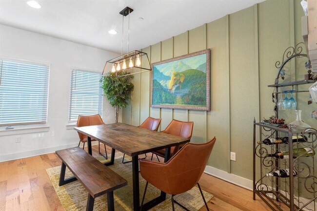 Building Photo - 7203 Bassett Ct