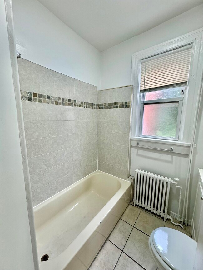 Building Photo - 204 Zabriskie St