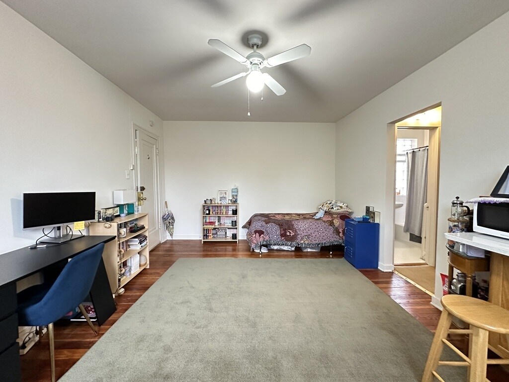 Building Photo - 4531 N Ashland Ave