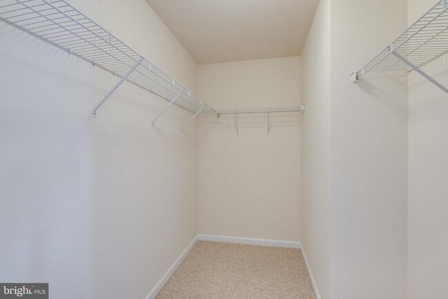 Building Photo - 10424 Goldenrod Dr