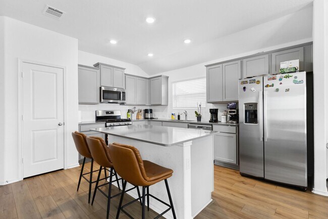 Building Photo - 149 River Rise Rd