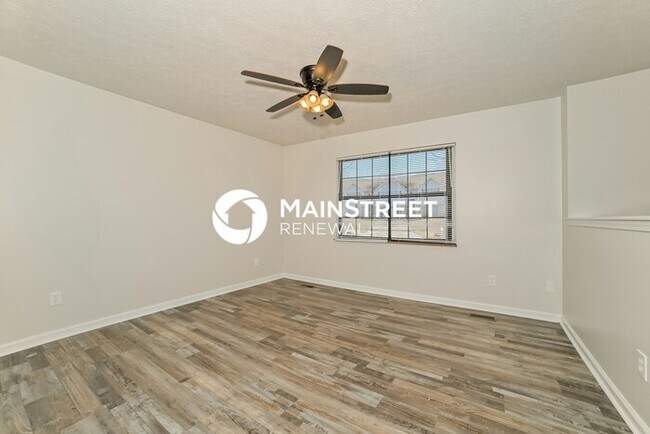 Building Photo - 3 Bedroom Pet-Friendly Home in KNOXVILLE, TN with Main Street Renewal