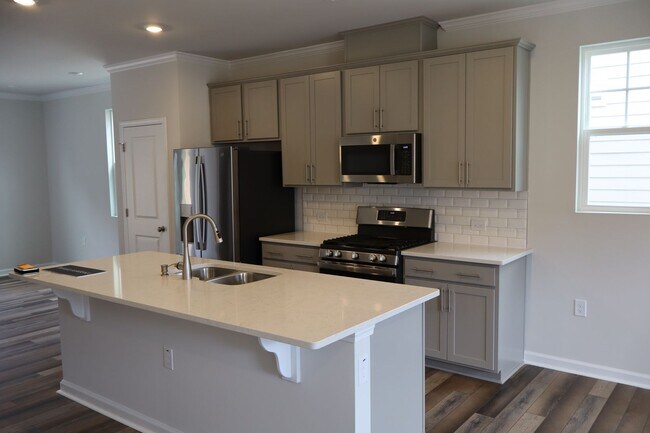 Building Photo - charming 3-bedroom