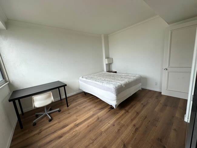 Building Photo - 969 Hilgard Ave