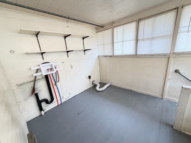 Building Photo - 840 Martin St