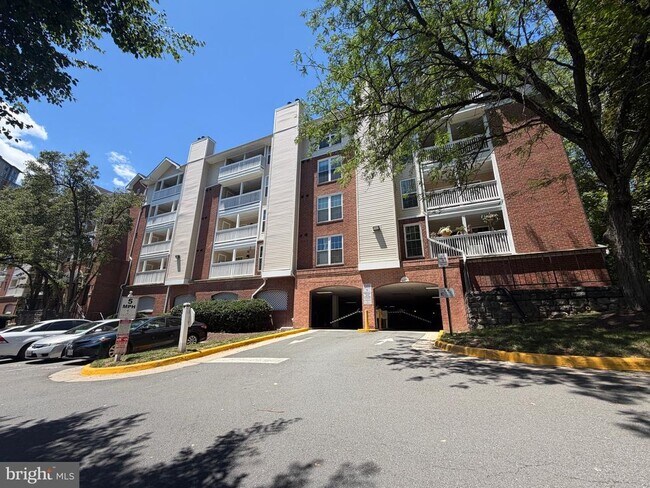 Building Photo - 1504 Lincoln Way