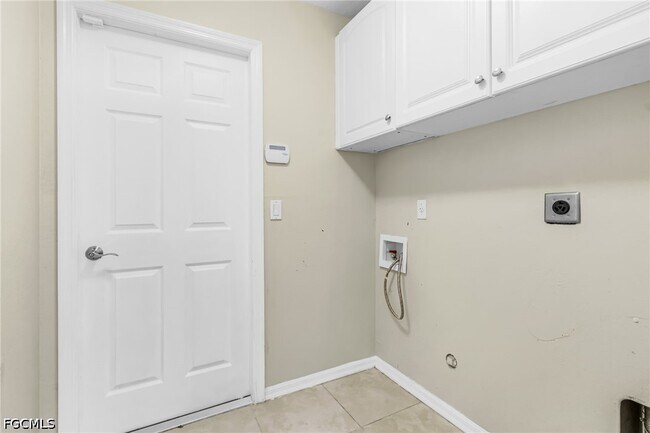Building Photo - 5215 SW 16th Pl