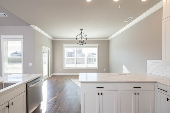 Building Photo - 5653 Poppy Ave