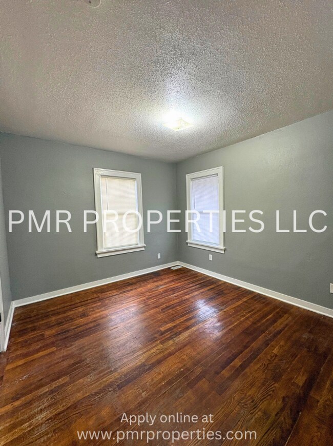 Building Photo - 2805 Jules St