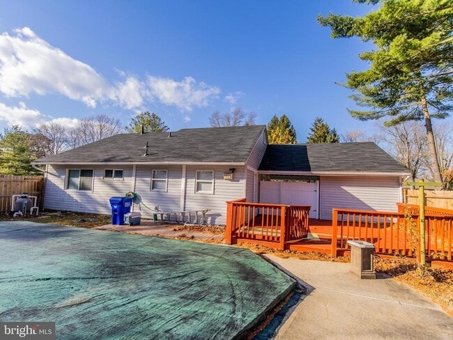 Building Photo - 15901 Perkins Ln