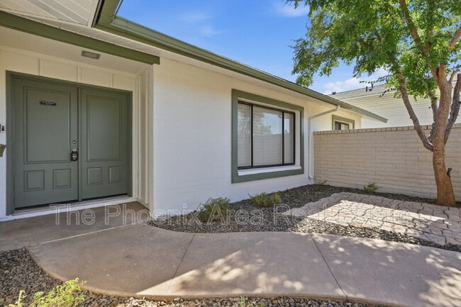 Building Photo - 447 E Carson Dr