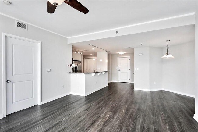 Building Photo - 3338 Peachtree Rd NE