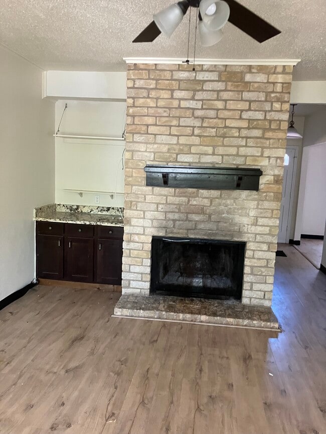 Building Photo - 626 Trailwood Ct