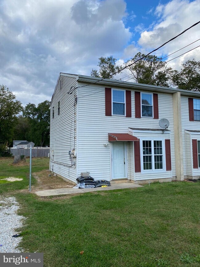 Building Photo - 566 Pleasant Dr