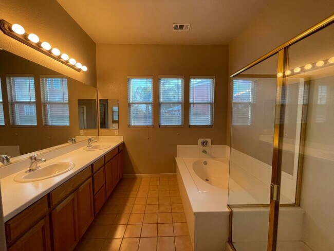 Building Photo - Ideal 4br/2ba single story in Morada