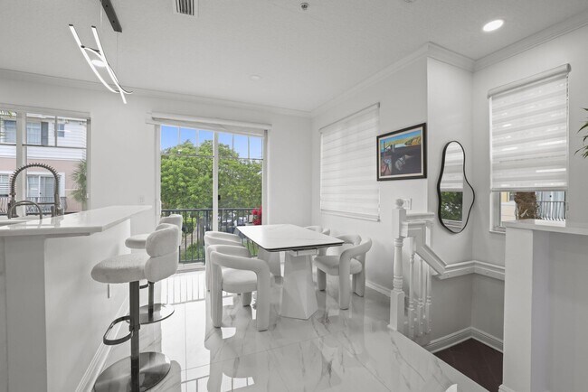 Building Photo - 616 NW 38th Cir