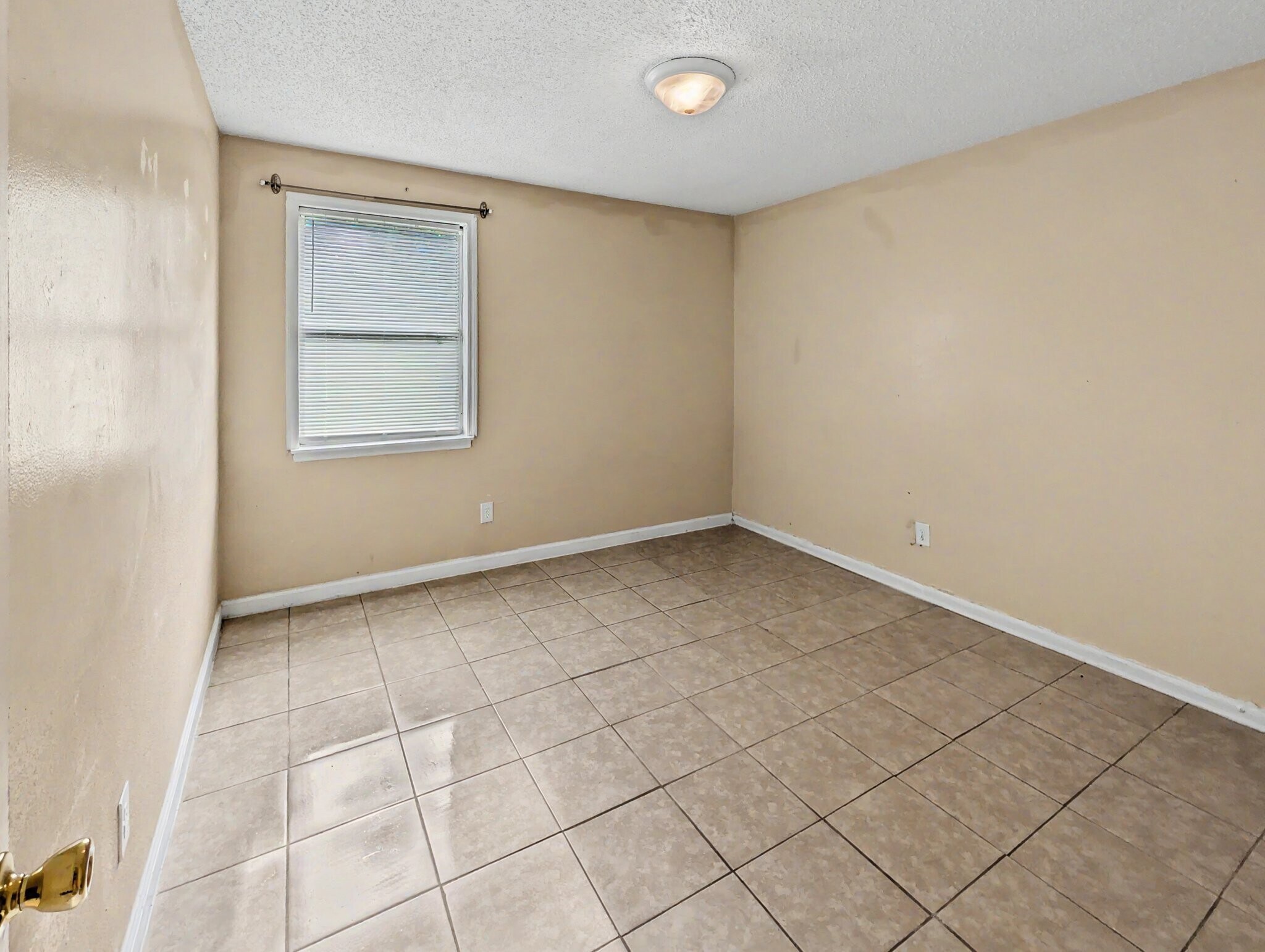 Building Photo - 1007 Winton Ave