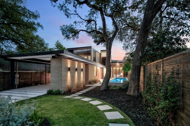 Building Photo - 2407 W 10th St