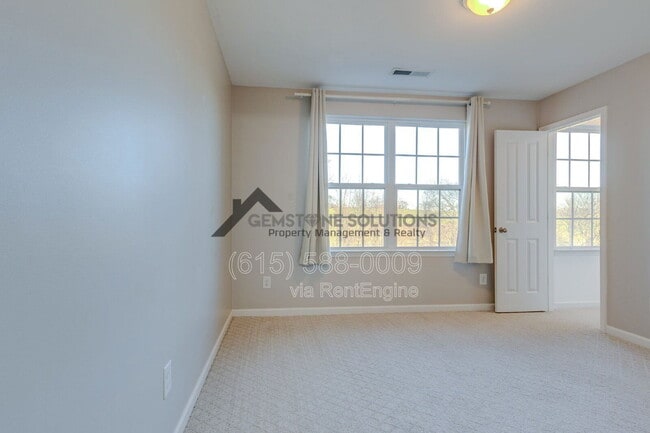 Building Photo - 304 Oldbury Ln