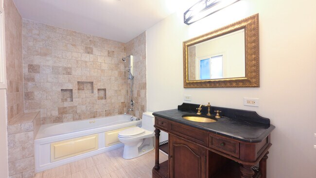 Building Photo - 912 Crain St