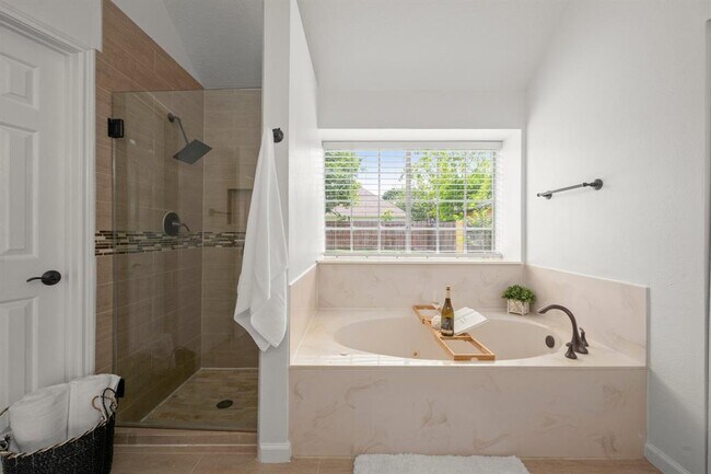Building Photo - 10206 Jockey Club Dr