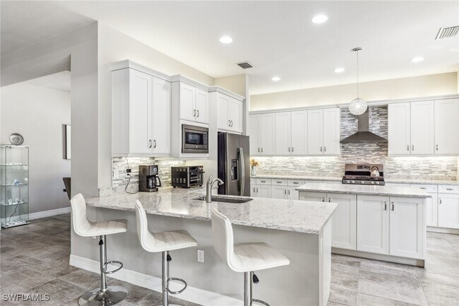 Building Photo - 4641 Azalea Dr