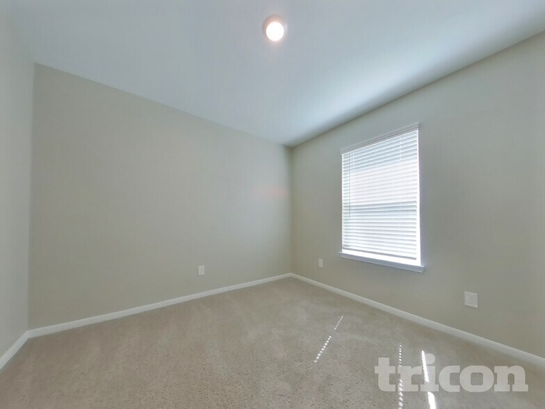 Building Photo - 540 Red Dusk Paint Dr