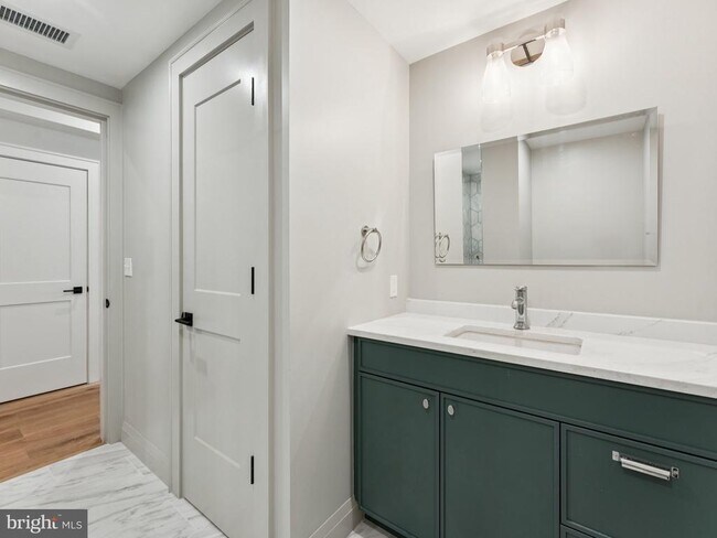 Building Photo - 1508 21st St NW