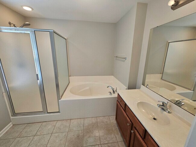 Building Photo - 13 Crossbow Pl