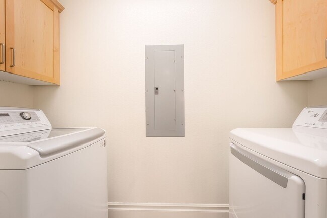 Building Photo - Modern Condo Living with Luxury Finishes in a Gated Community!