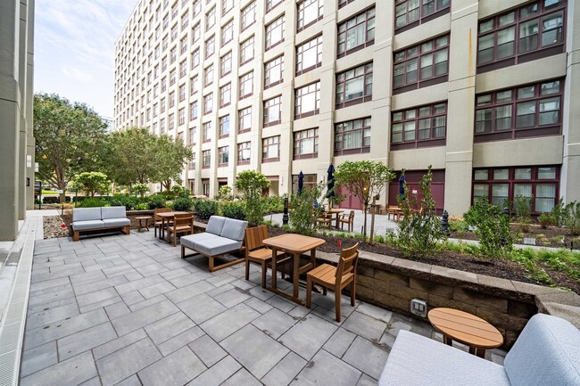 Outdoor Space - 1500 Hudson St