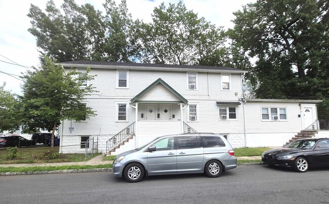 Building Photo - 225 4th St