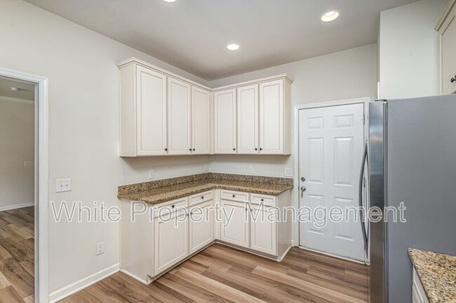 Building Photo - 15642 Canmore Street