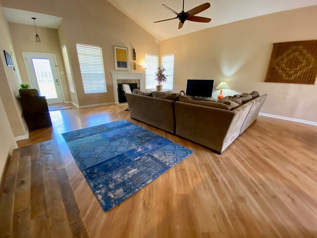 Building Photo - 14811 Great Willow Dr