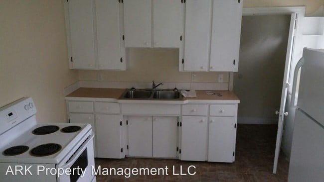 Building Photo - 4273 Kendall Rd