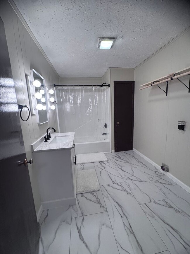 Building Photo - Friendsville 37737 - 3 bedroom, 2.5 bath home - Contact Jackie Mills (865) 748-2851