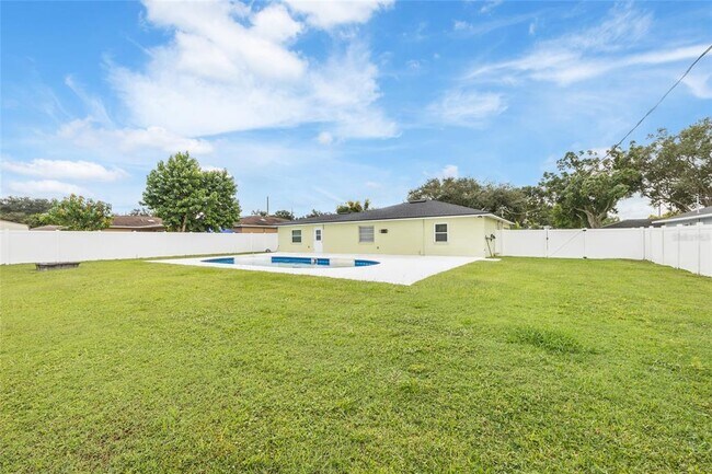 Building Photo - 934 Point View Ln