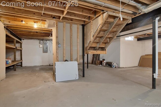 Building Photo - 2565 River Woods Dr N